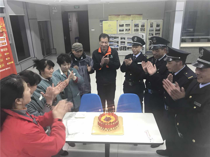 唱生日快乐歌.jpg