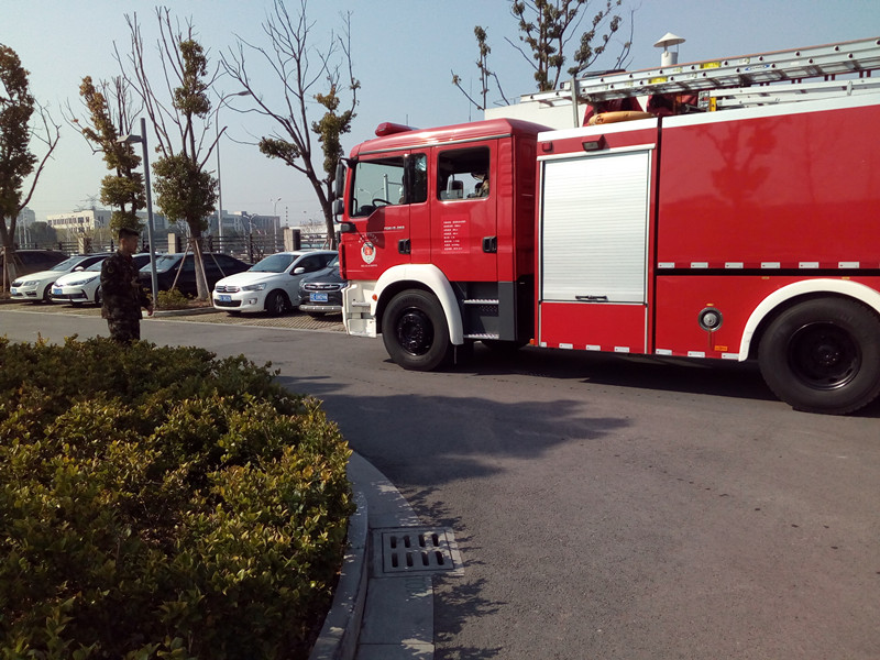 消防车入场.jpg