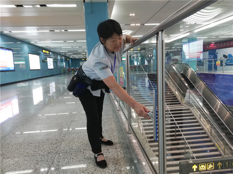 第二张：月亮湾保洁现场质量提升（2）.jpg