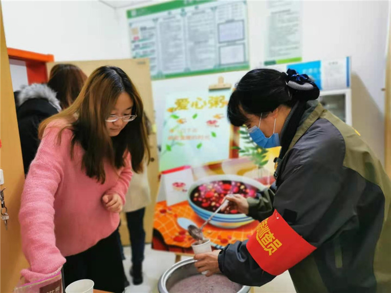 爱心粥现场.jpg