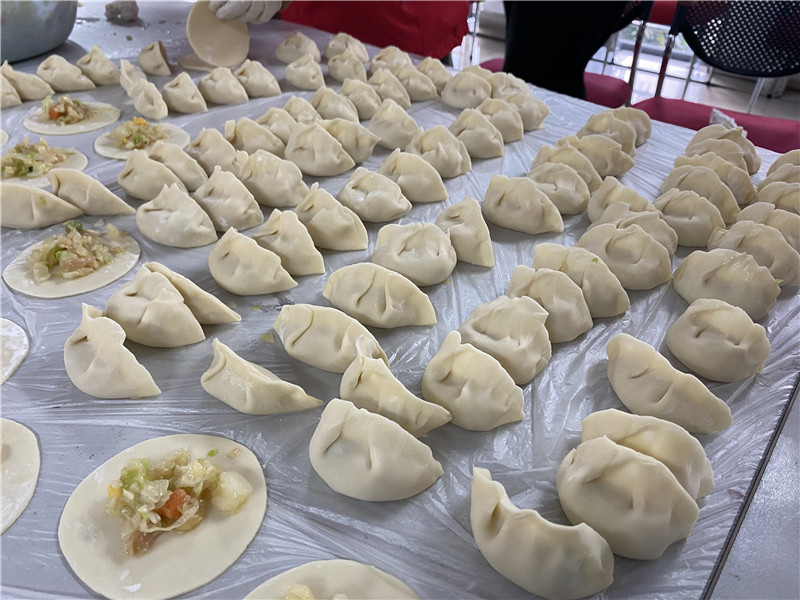 全体楼长包的饺子.jpg