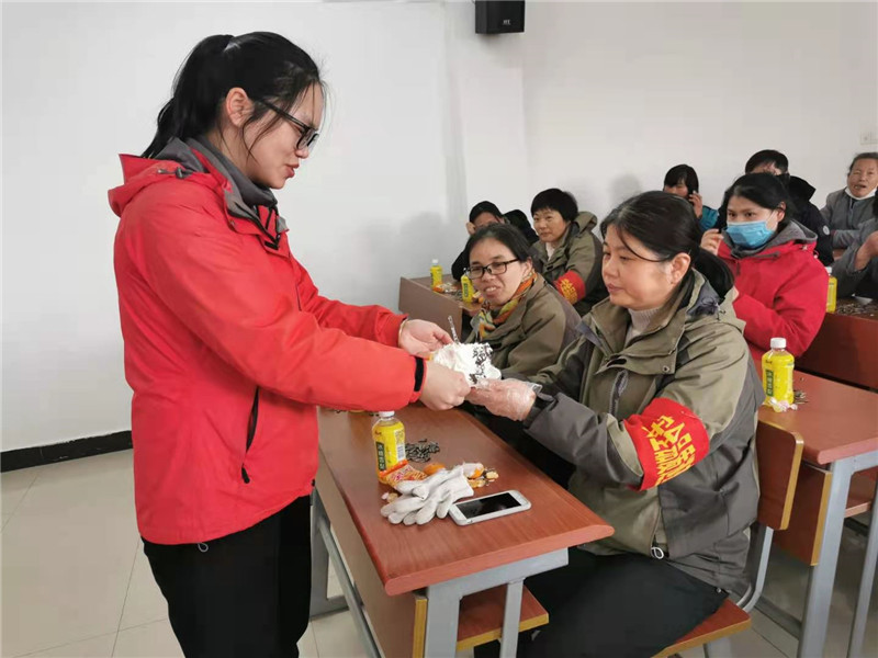 分发蛋糕 (2).jpg