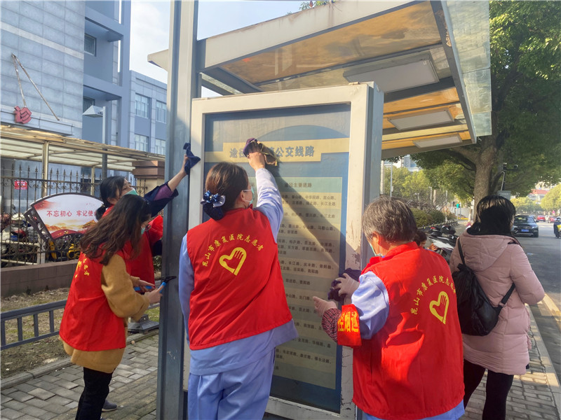 清理公交站牌 (3).jpg