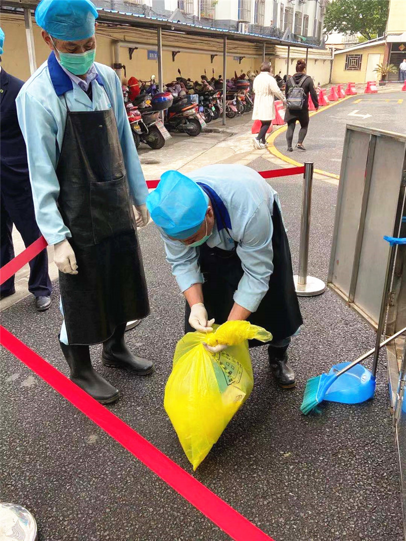医疗废物泄露-扎袋扫码.jpg