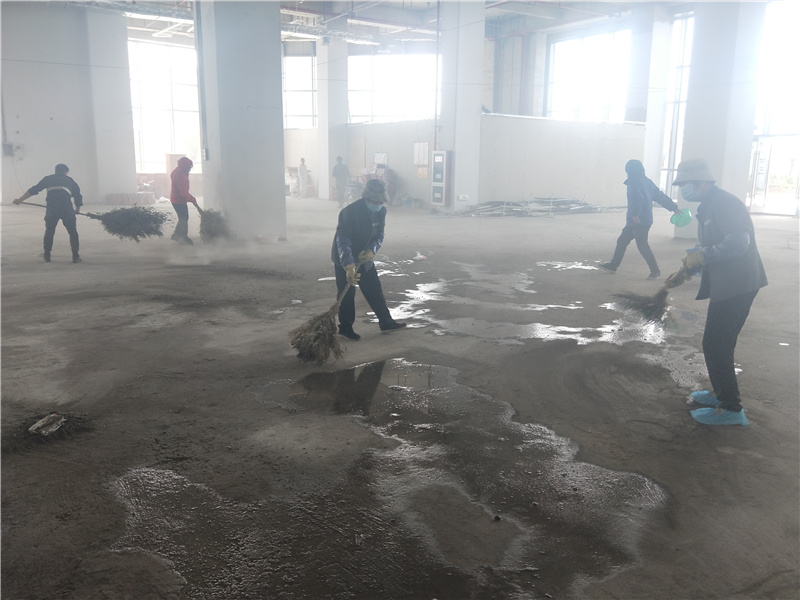 2-清扫水泥地面.jpg