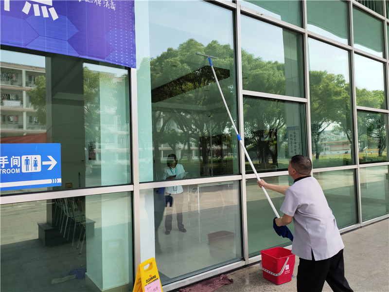 玻璃清洁.jpg