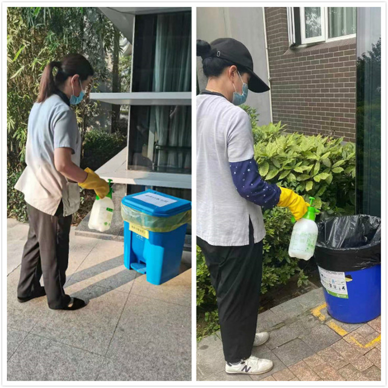 对垃圾箱进行消杀.jpg
