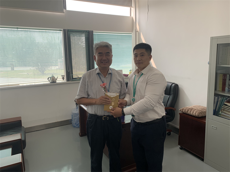 给图书馆领导送节日祝福 (2).jpg