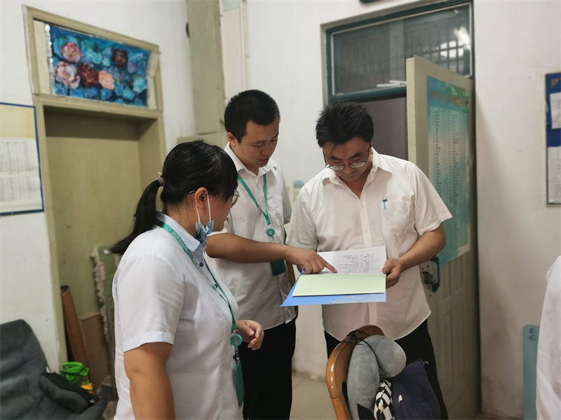 安全品质专员刘斐 检查轻工台账2.jpg