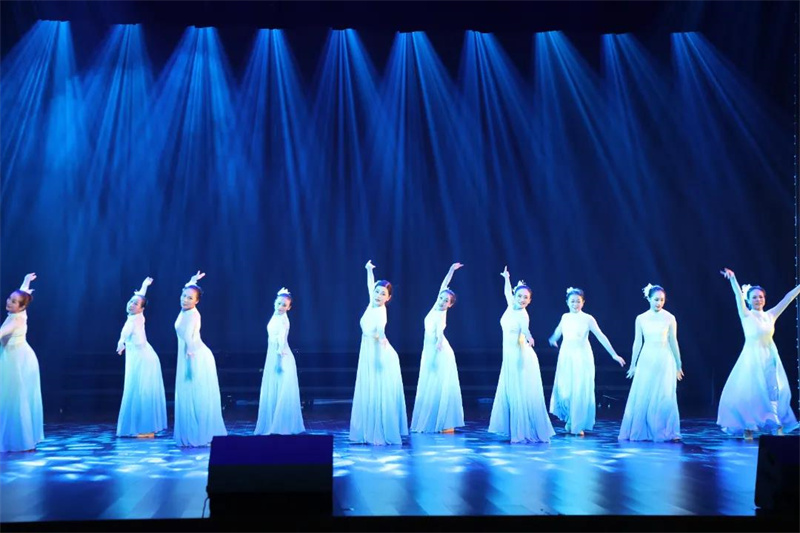 舞台演出.jpg