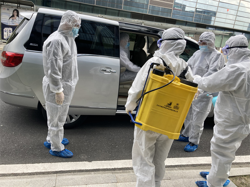 专车运至指定医院隔离.jpg