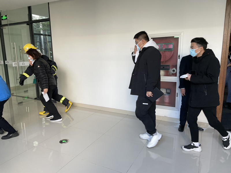 消防演练现场疏散3_副本.jpg