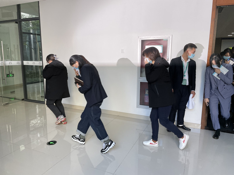 消防演练现场疏散 (2)_副本.jpg