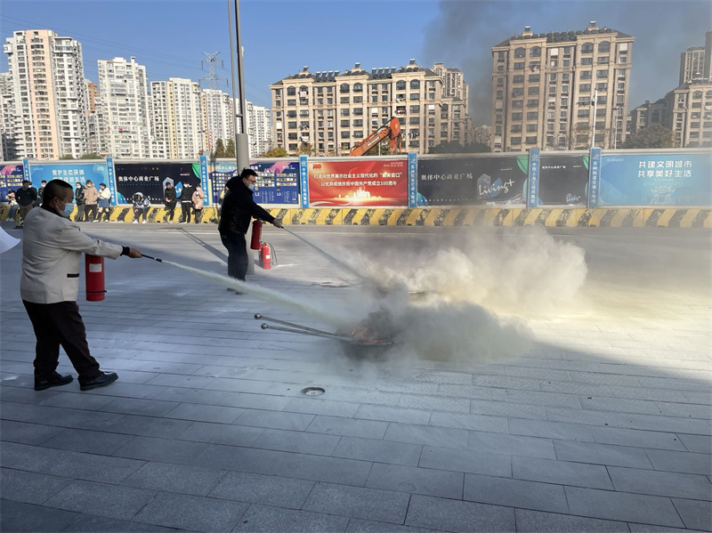灭火器使用实操.jpg