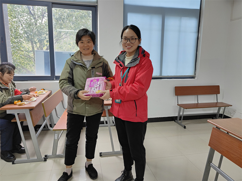 颁发有奖竞猜礼品 (2)_副本.jpg