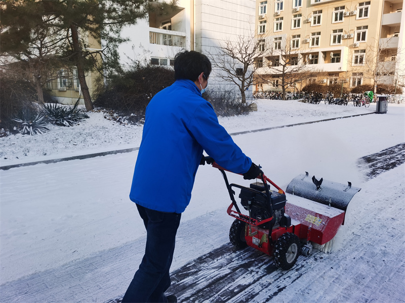 12机械除雪2.jpg