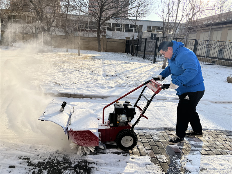13机械除雪1.jpg