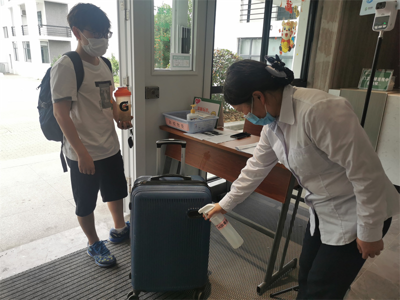 返校学生行李消杀_副本.jpg