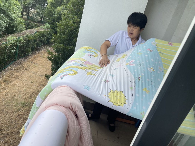 30为有需求的同学晾晒被褥 (1).jpg