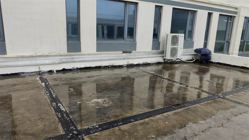 开放大学项目     检查露台排水.jpg