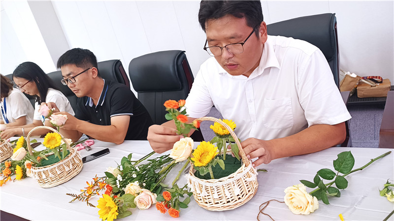 插花 男生也可以如此创意.jpg