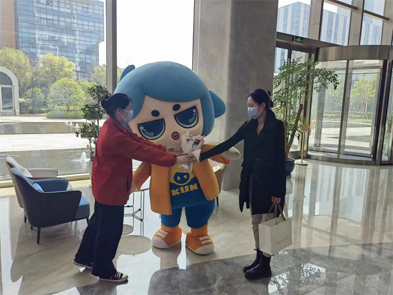 友谊时光大厦礼品发放1.jpg