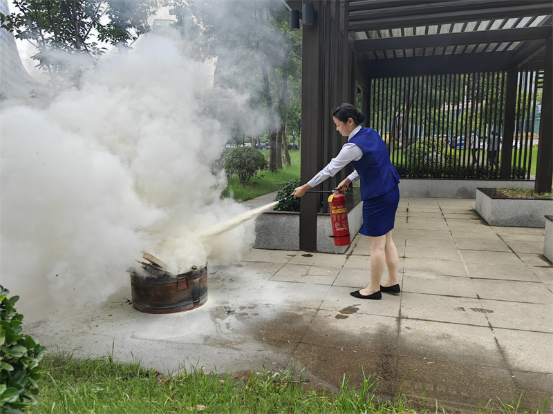 灭火器使用3.jpg