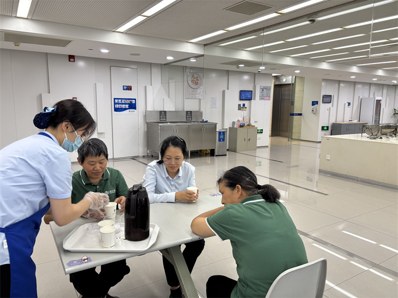 安抚工作人员.jpg