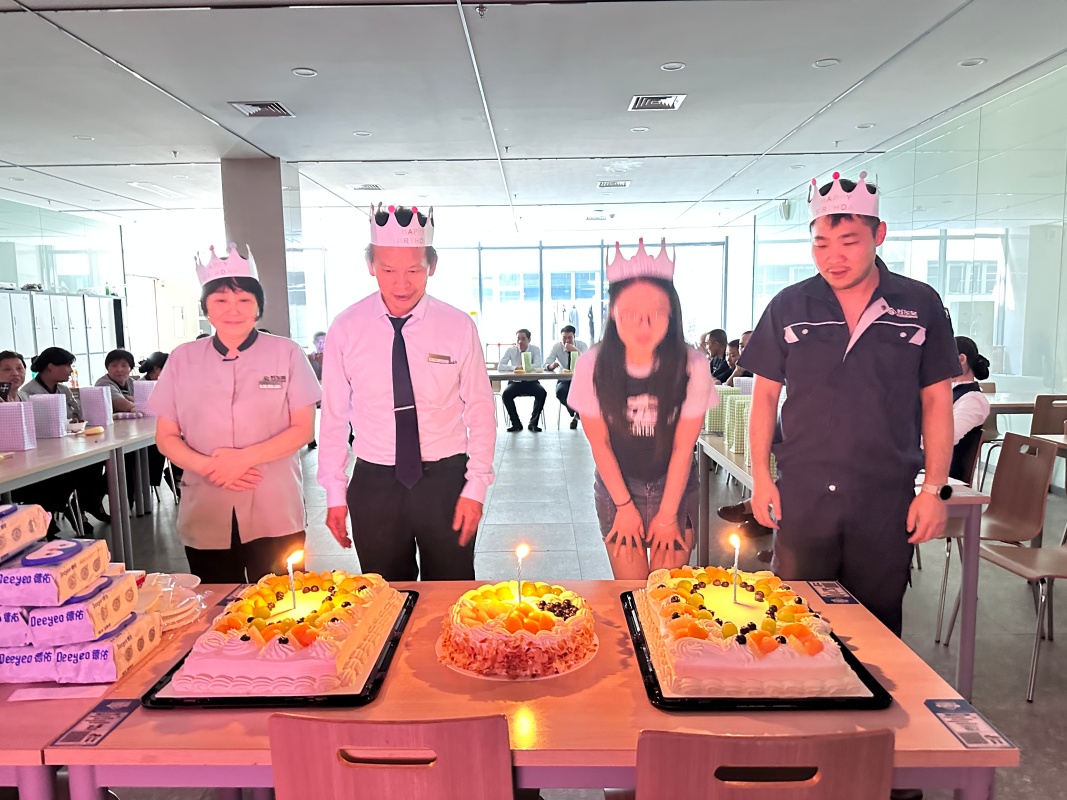 1761894425333787.jpg 寿星代表许愿.jpg