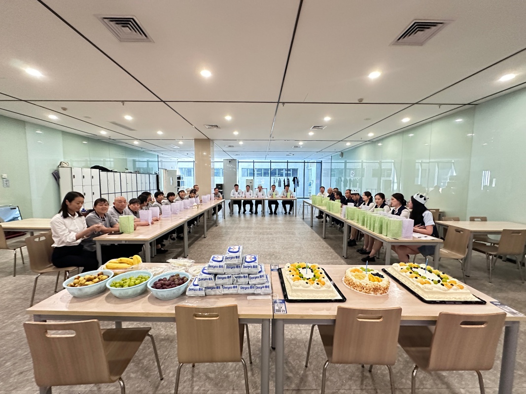 1761894436432749.jpg 员工生日会.jpg