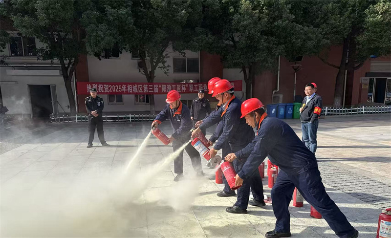 1763096863118644.jpg 工程使用灭火器.jpg