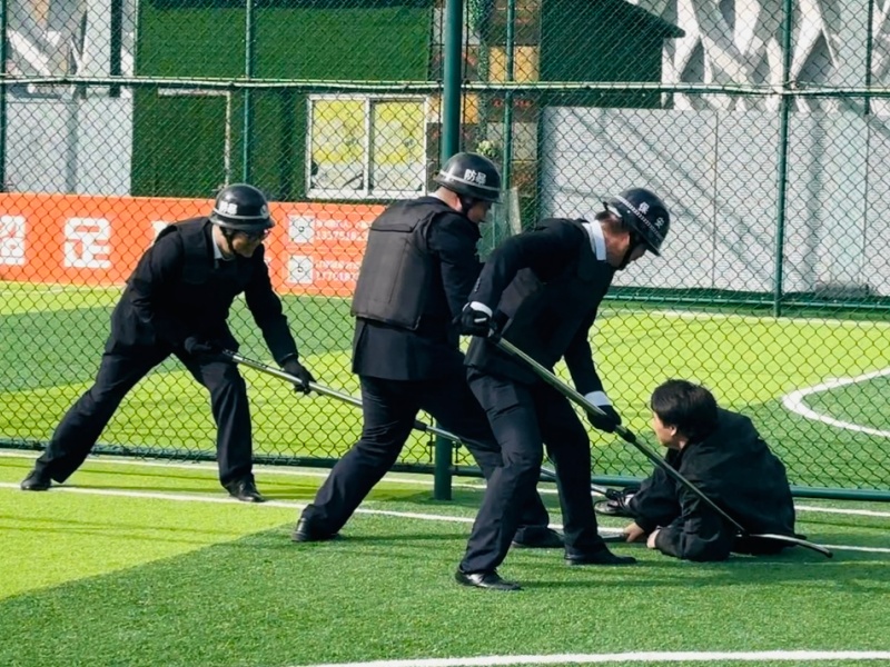 1765766684129941.jpg 模拟歹徒制服.jpg