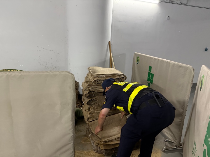 1765767266816110.jpg 防汛物资准备.jpg