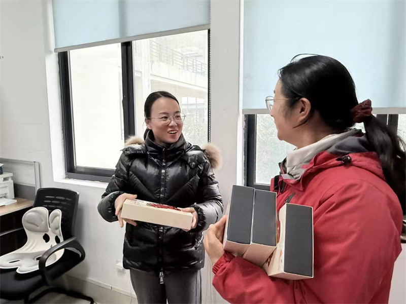 给在校女教师送艾草手工小马挂件 (3).jpg