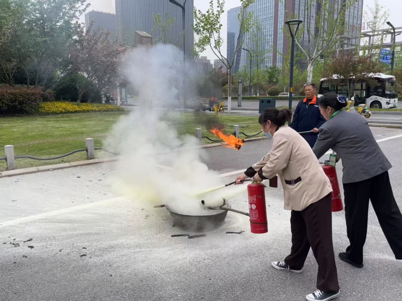 灭火器材实操演练 (4) (1).jpg