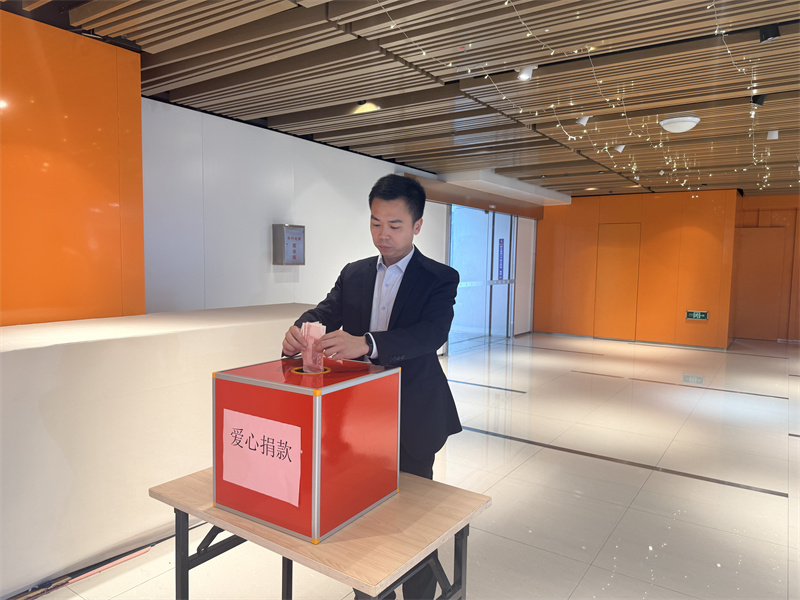 捐款现场 (2).jpg