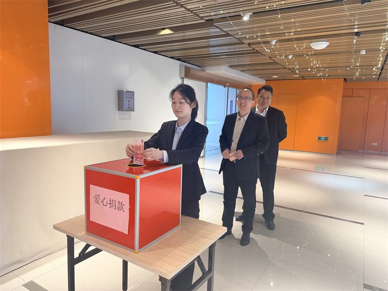 捐款现场 (3).jpg