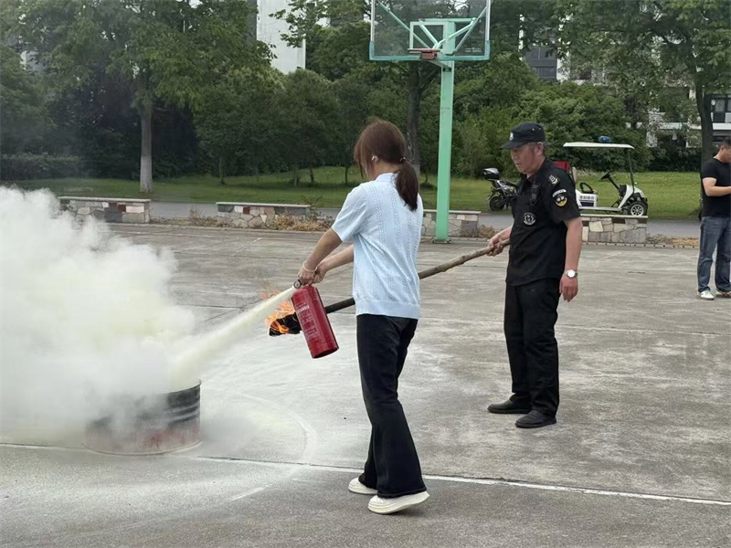 灭火器的使用2.jpg
