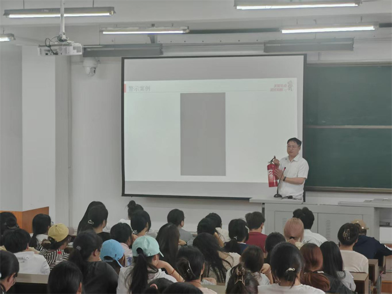 培训灭火器使用.jpg