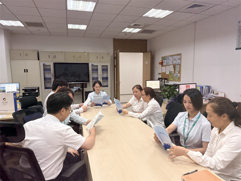 项目经理及管理员开展读书会.jpg