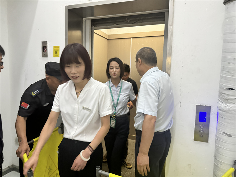 成功解救被困人员.jpg