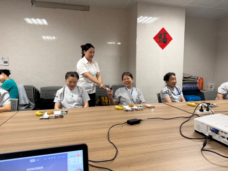 给员工发放游戏奖品_1.jpg