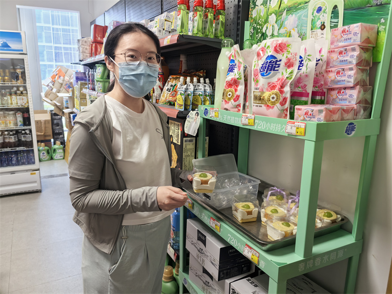 1787908051871913.jpg 甲方员工领取盒子蛋糕 (1).jpg