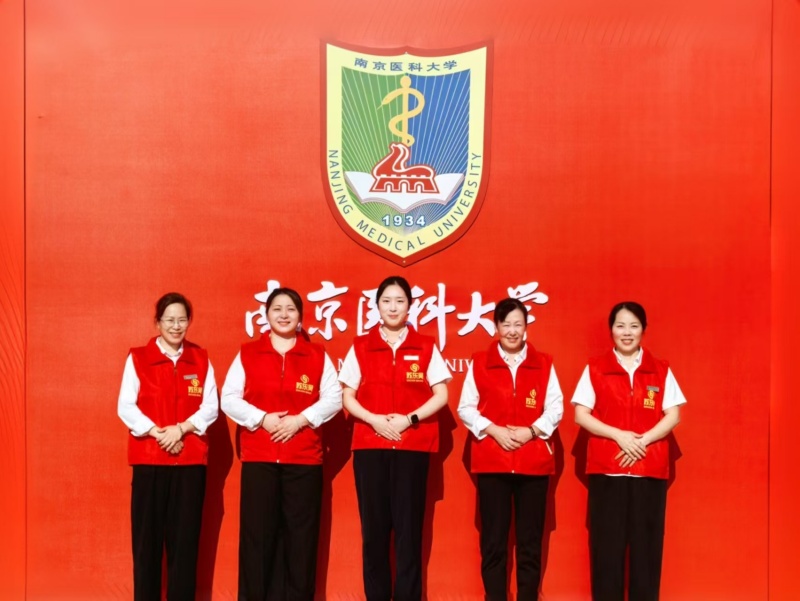 1789518473621752.jpg 状态饱满准备迎新工作.jpg