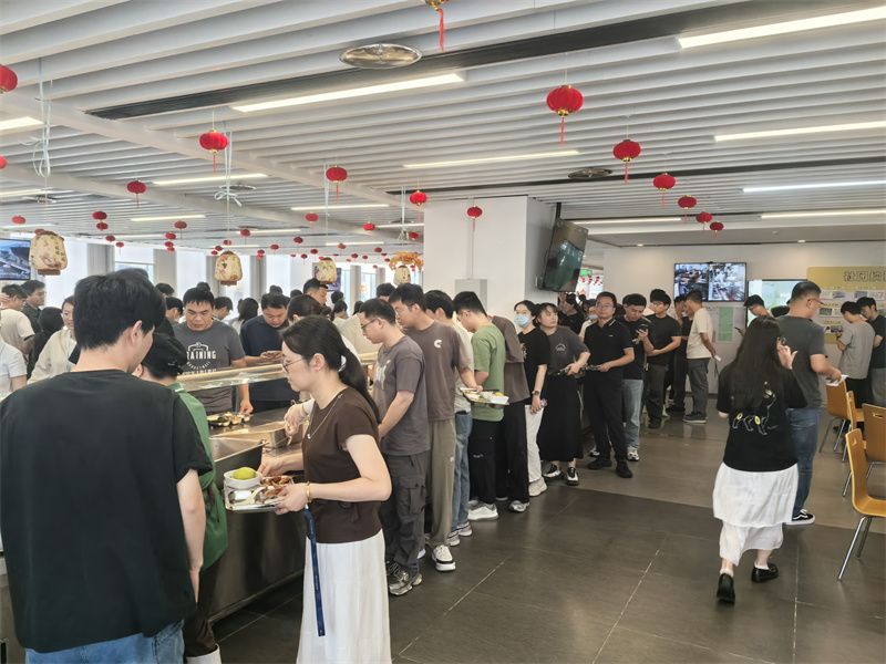 1790041396228521.jpg 现场用餐场景.jpg